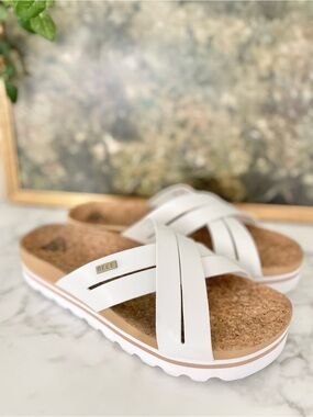 Reef Cushion Kaia Bloom Hi Platform Sandals Size 10 White Tan
